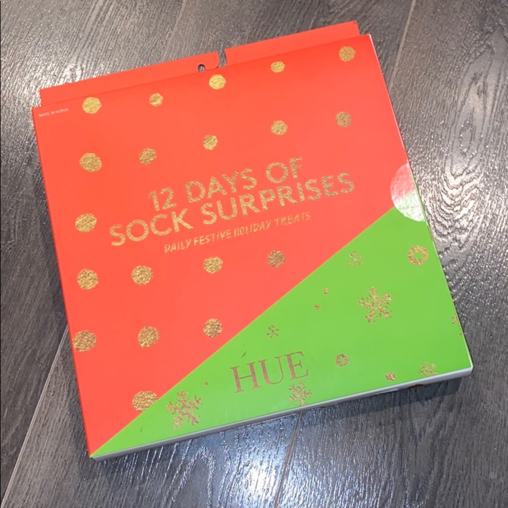 NWT Hue 12-pair Sock Set